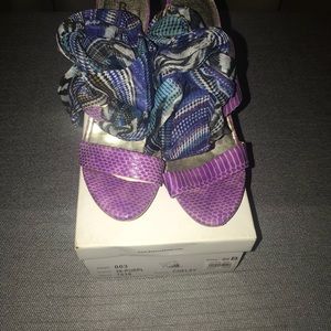 Strap out heels 👠 size 8 Bakers shoes